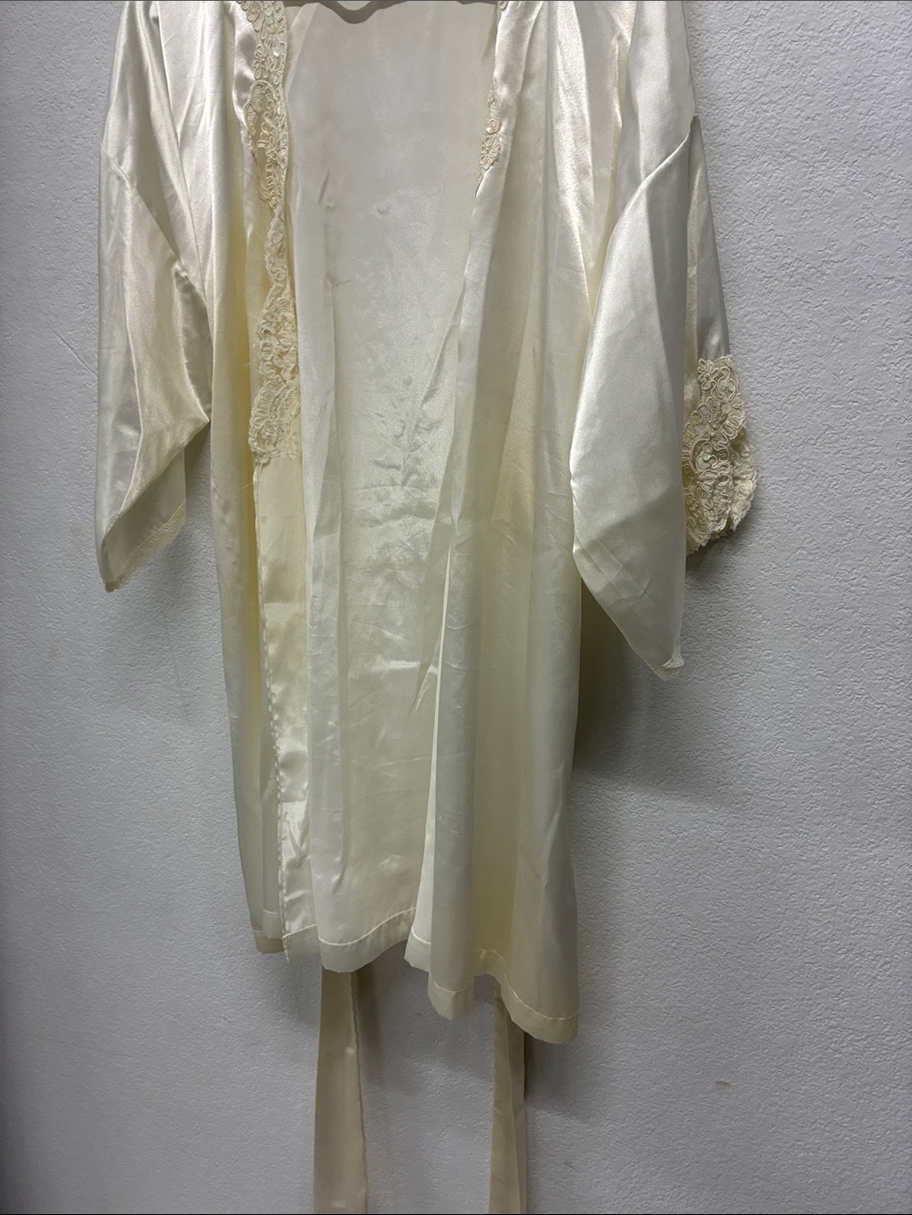 Vintage Y2K-90s Victoria's Secret Heart Tag Lace Sequin Trim Kimono Mini Robe - Picture 3 of 7